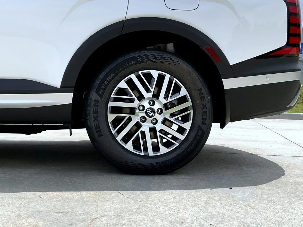 New 2026 White Hyundai SEL Premium image 25