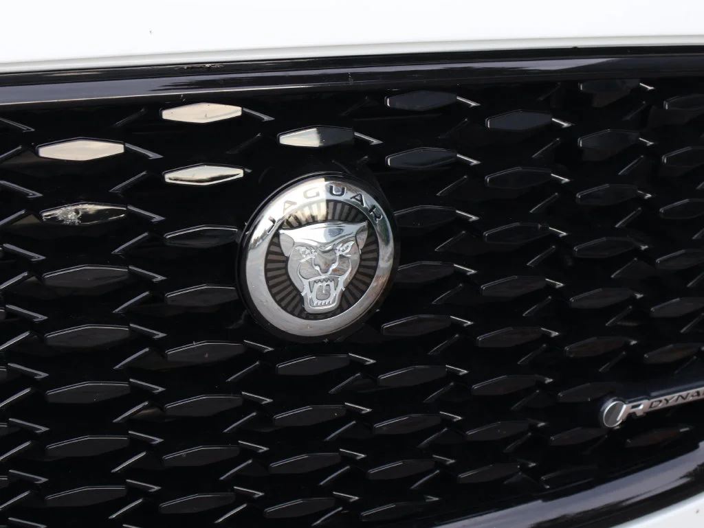 Used 2025  Jaguar P250 R-Dynamic S image 2