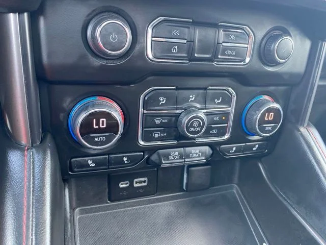 Used 2021  Chevrolet RST image 28