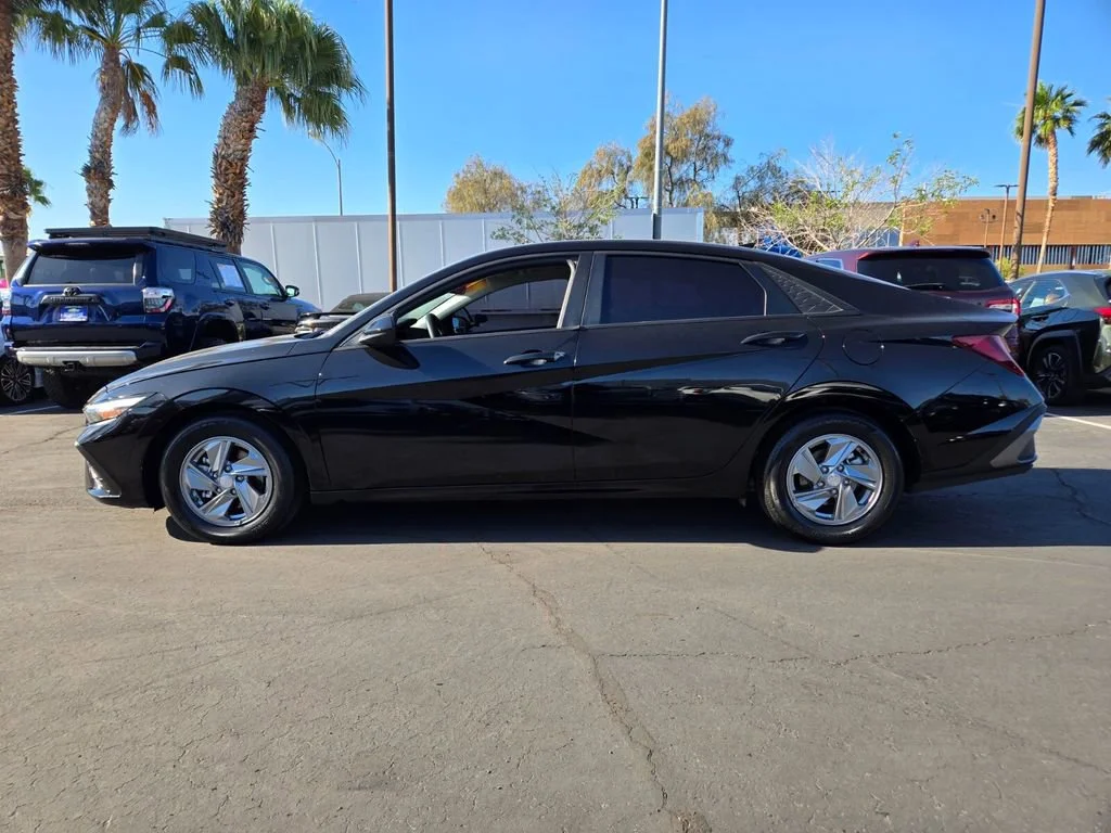 Used 2024 Abyss Black Hyundai SE image 3