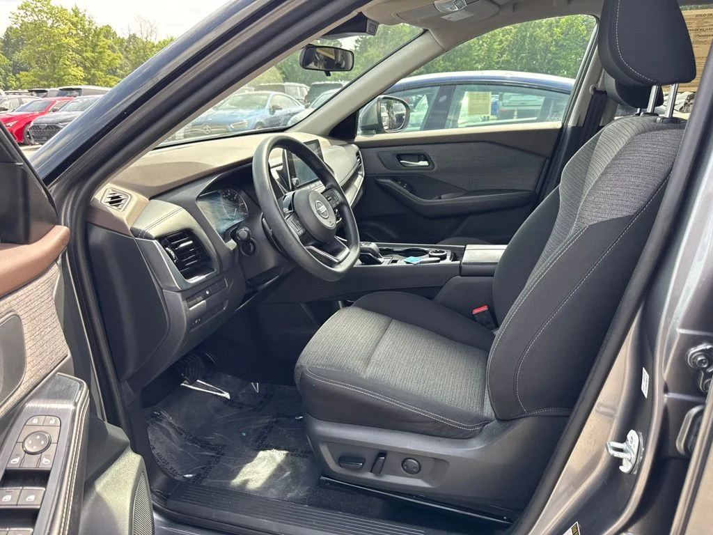 Used 2021 Gray Nissan SV image 3