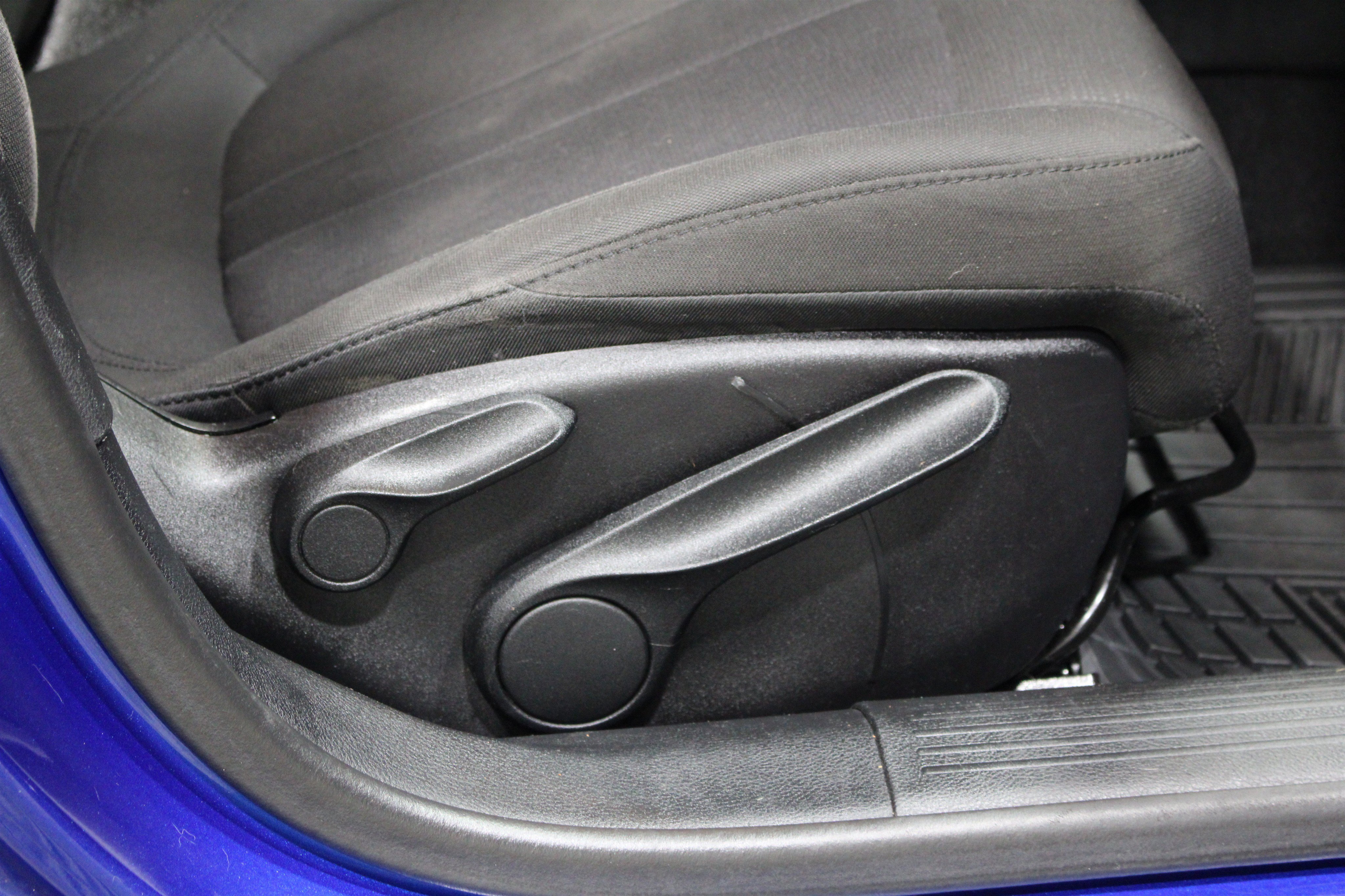 Used 2015 Vivid Blue Pearlcoat Chrysler Limited image 21