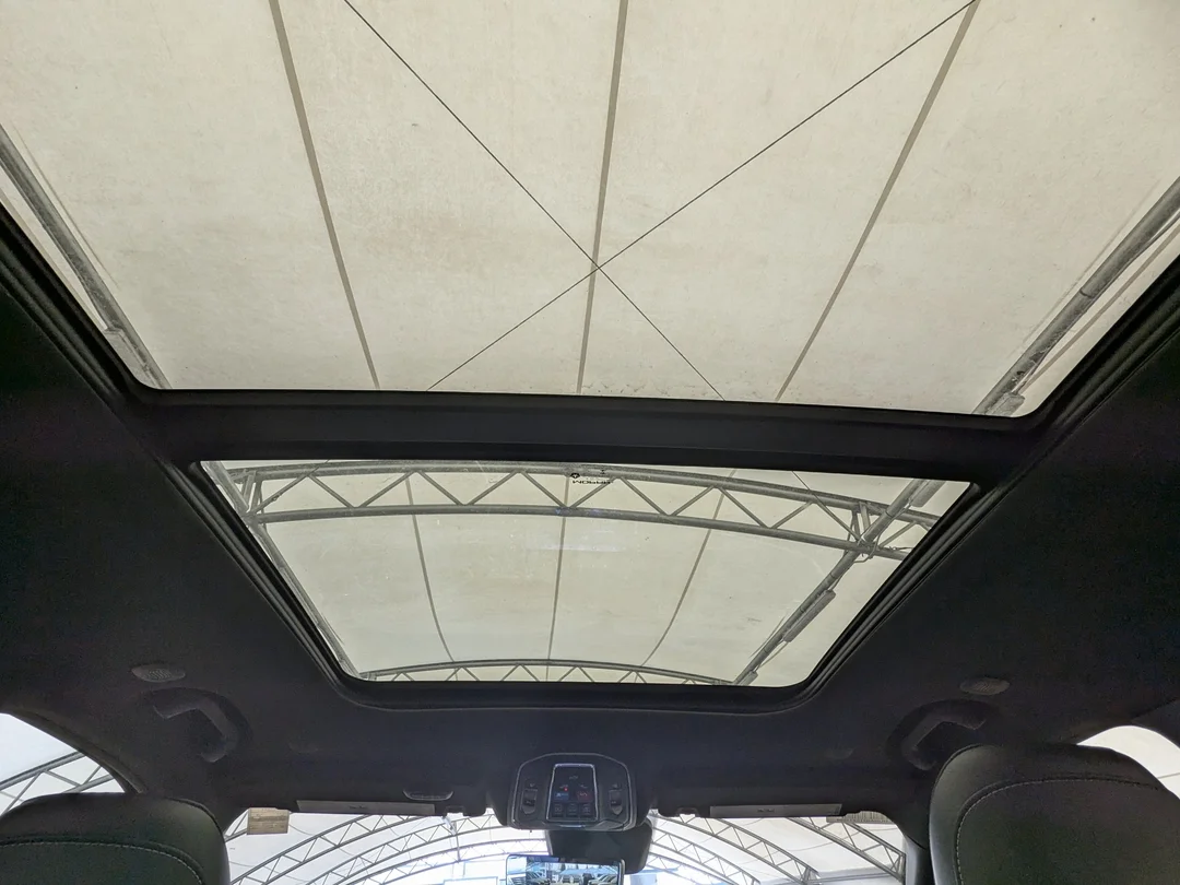 New 2026 White Jeep Limited Reserve - - 4x4 - CommandView Sunroof - Leather Seats - Adaptive Cruise Control & More! image 27