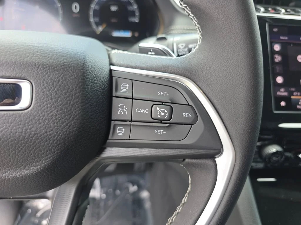New 2026 Silver Zynith Exterior Paint Jeep Laredo image 33