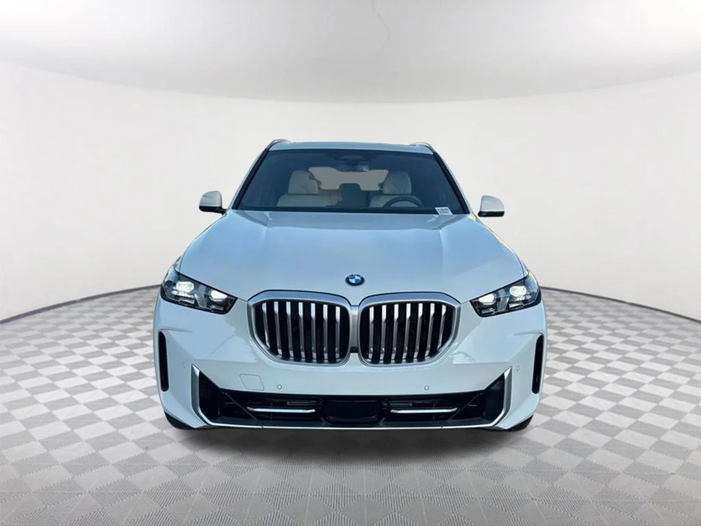 New 2026 White BMW sDrive40i image 3