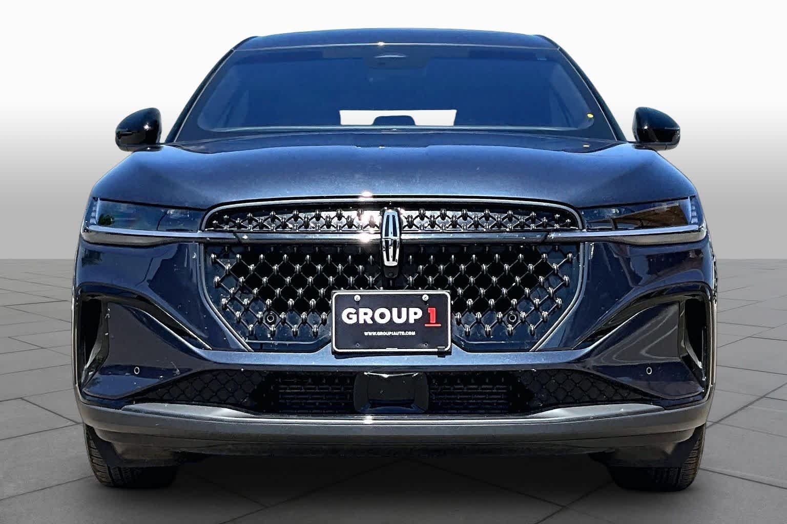 Used 2024 Blue Panther Lincoln Premiere image 4