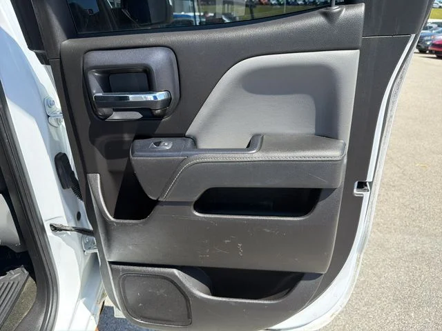Used 2015 White GMC Base image 43