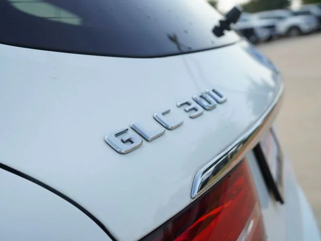 Used 2019 White Mercedes-Benz GLC 300 image 12