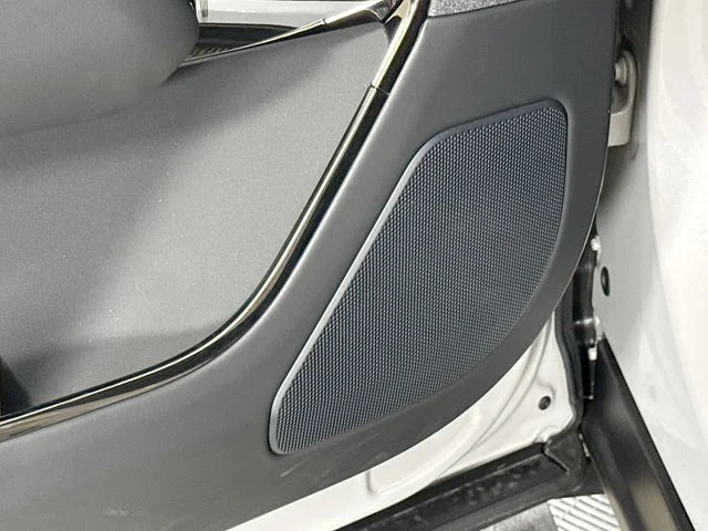 Used 2025 Gray Land Rover S image 21