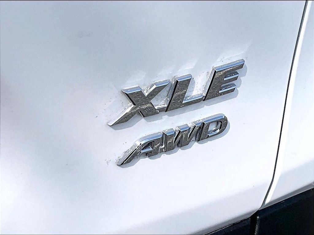Used 2025 White Toyota XLE image 28