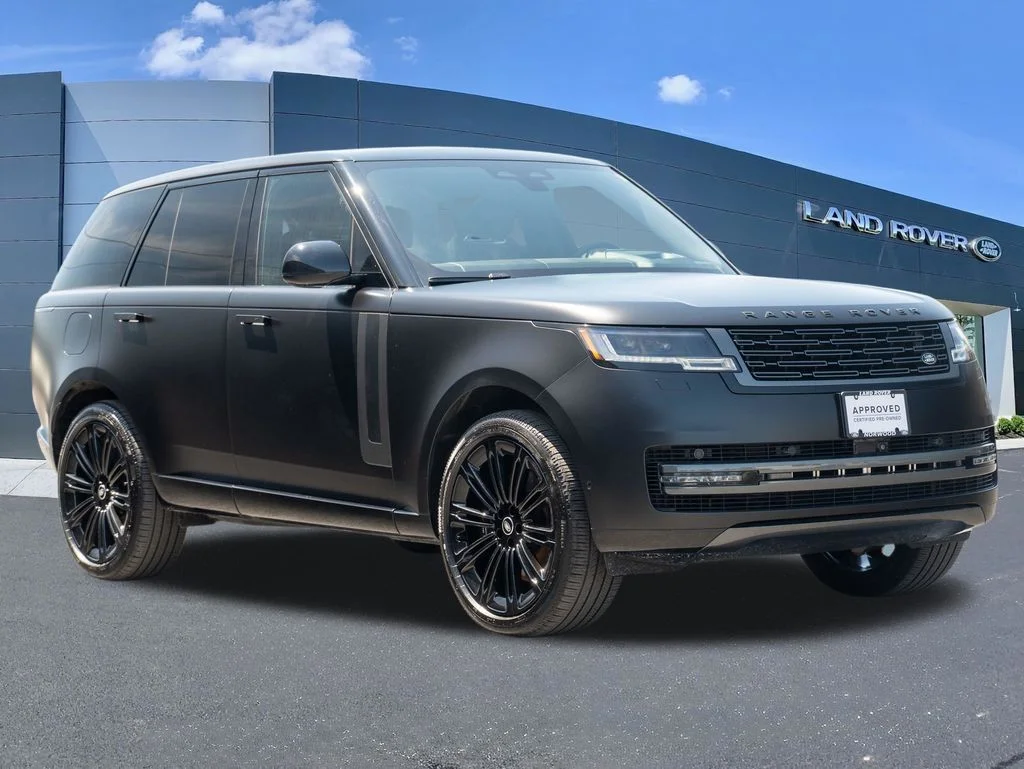 Certified Used 2025 Black Land Rover SE image 3