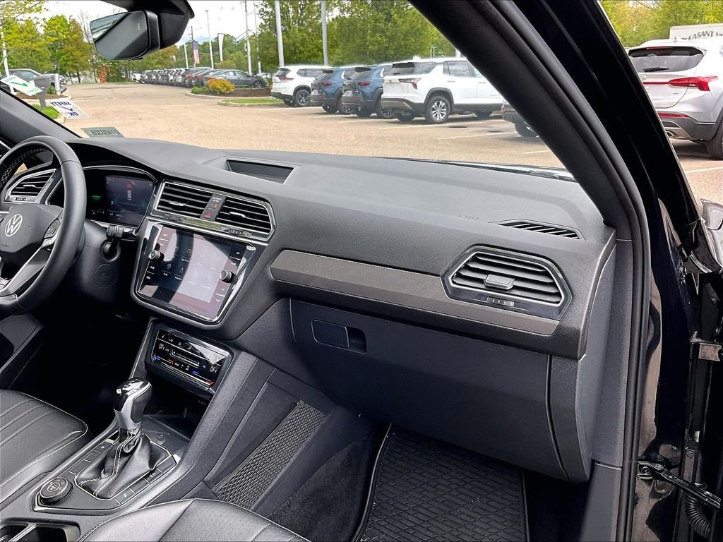 Used 2023 Black Volkswagen 2.0T SE R-Line Black image 13