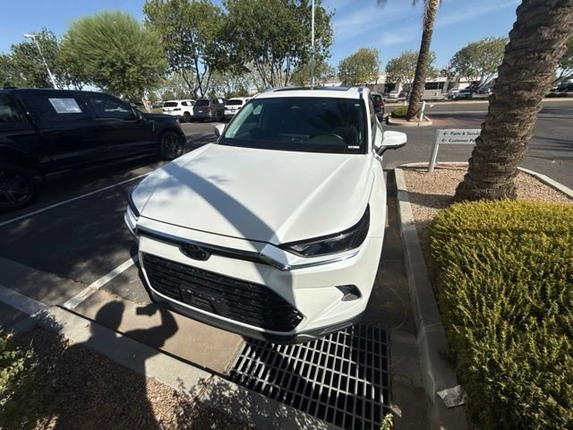 Used 2024 Pearl Toyota XLE image 8