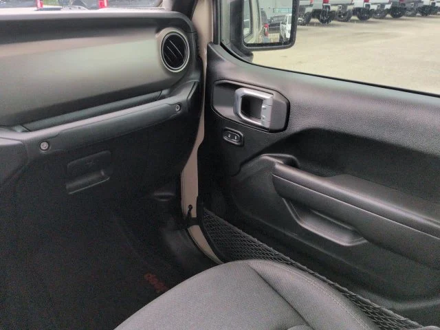 Used 2020 Gobi Clearcoat Jeep Sport image 17