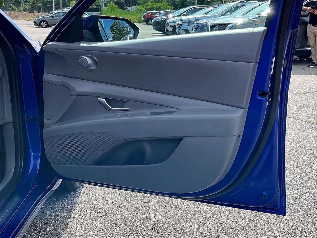 Used 2025 Blue Hyundai SE image 12