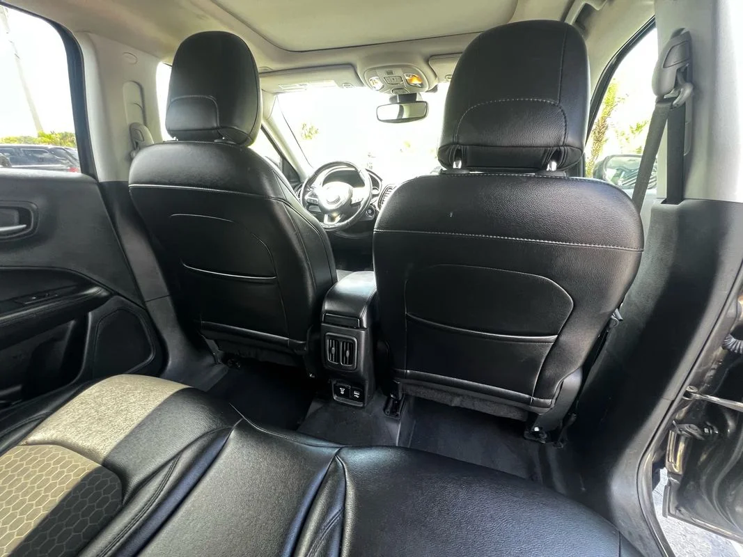 Used 2018  Jeep Altitude 4x4 image 26
