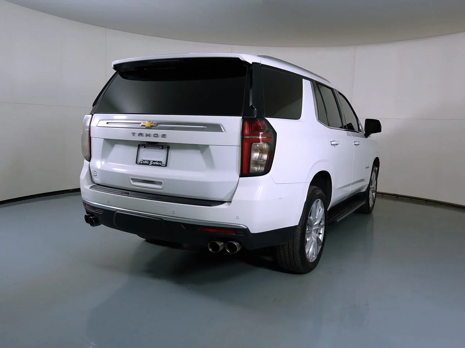 Used 2022 Summit White Chevrolet High Country image 3