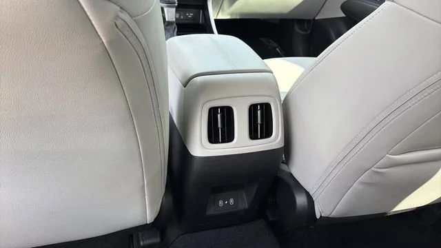 Used 2025 Black Hyundai SEL Convenience image 21