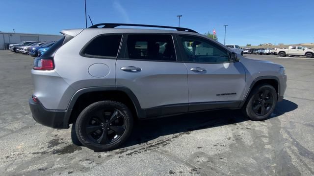 Used 2021 Silver Jeep Altitude 4x4 image 9