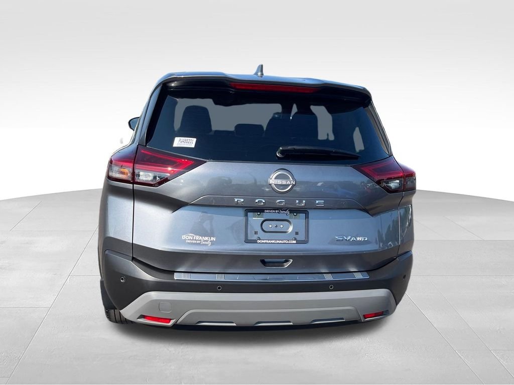 Used 2023 Gray Nissan SV image 4