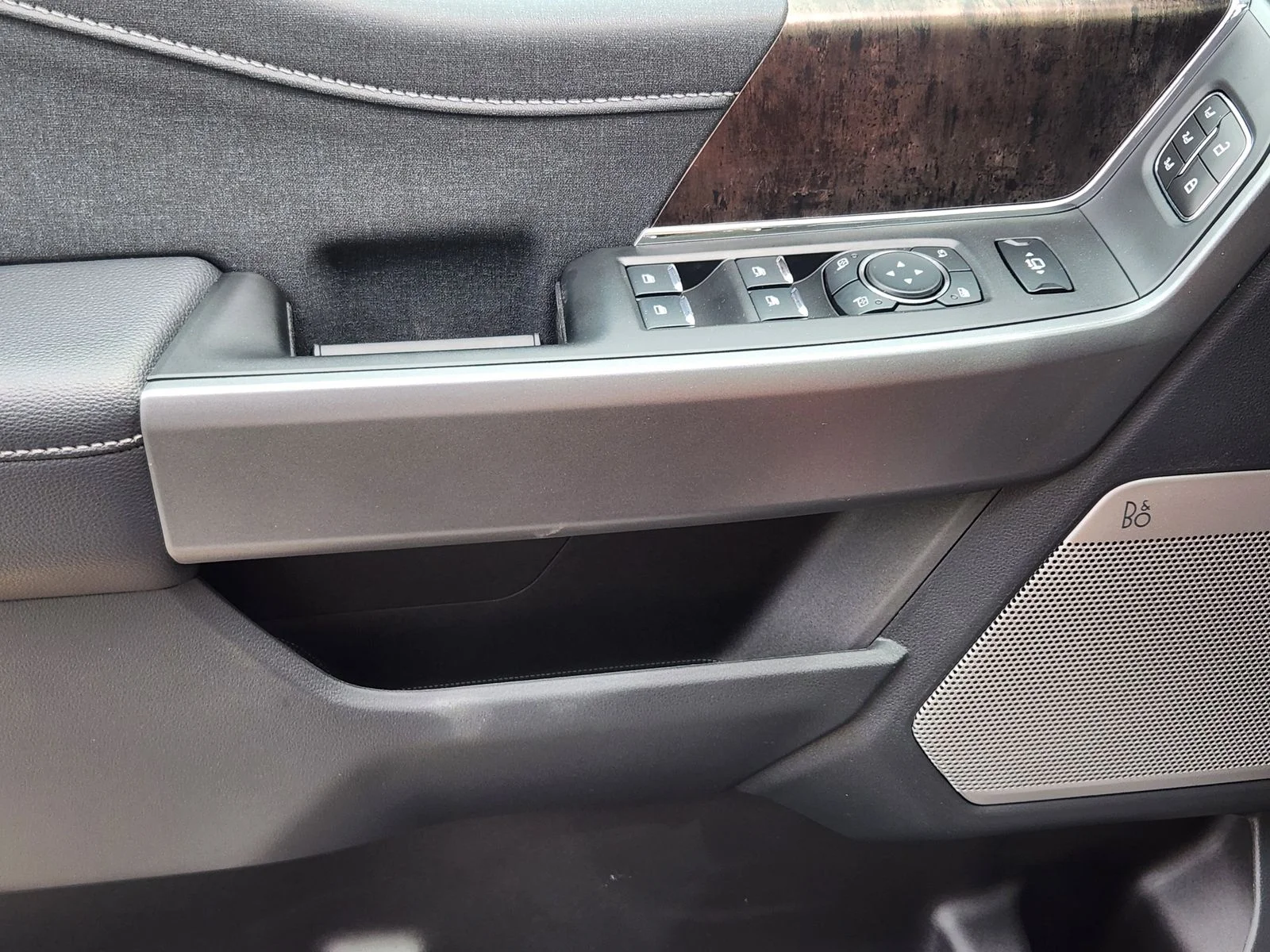 New 2026 Star White Metallic Tri-Coat Ford F-250® Lariat® image 17