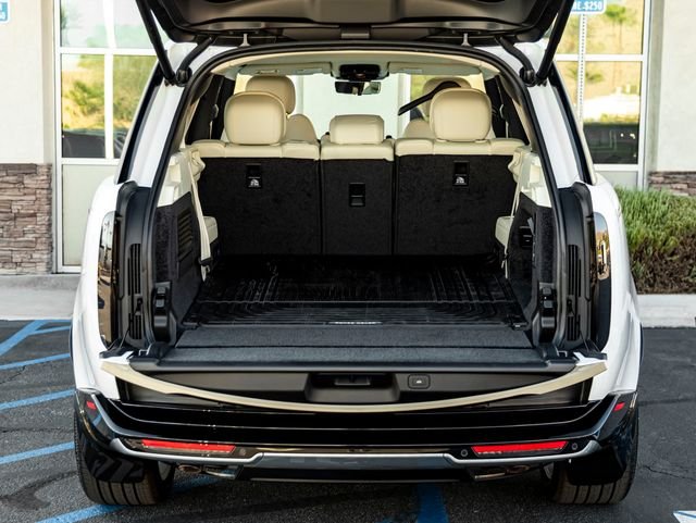 New 2026 Fuji White Land Rover SE image 30
