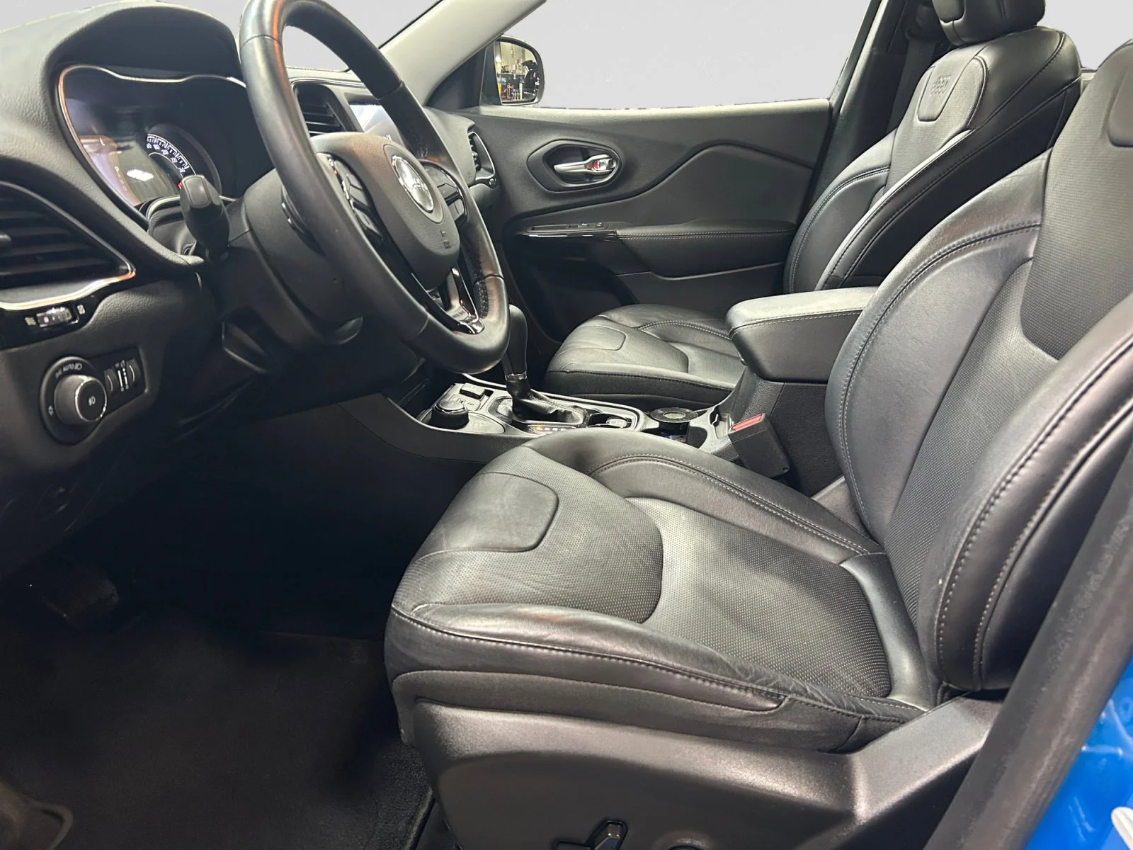 Used 2021 Hydro Blue Pearl Jeep ALTITUDE LEATHER ROOF LOW KMS image 13