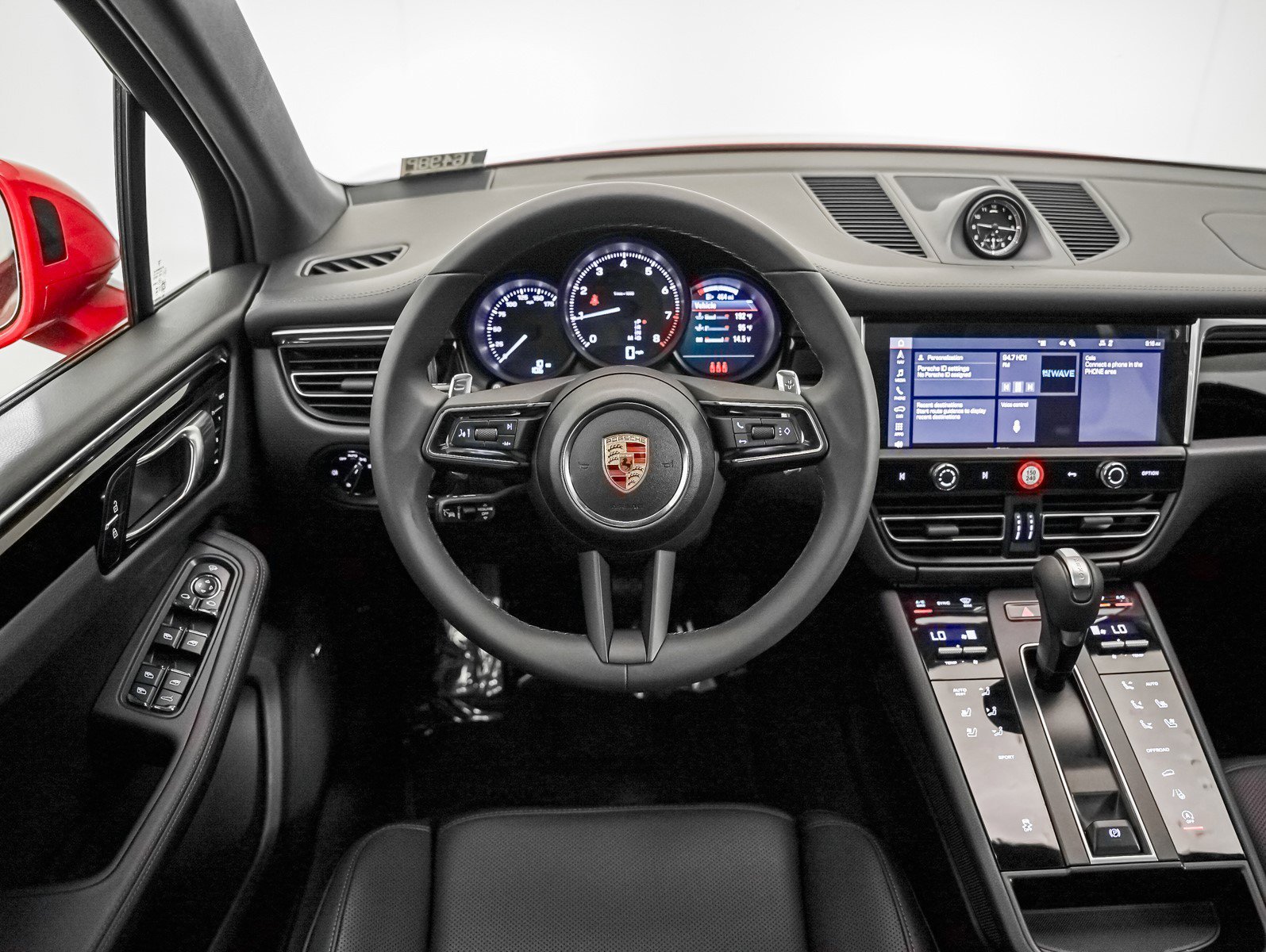 2025 Porsche Macan - Photo 16