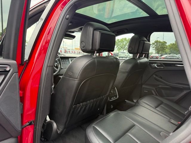 Used 2018 Red Porsche Base image 16