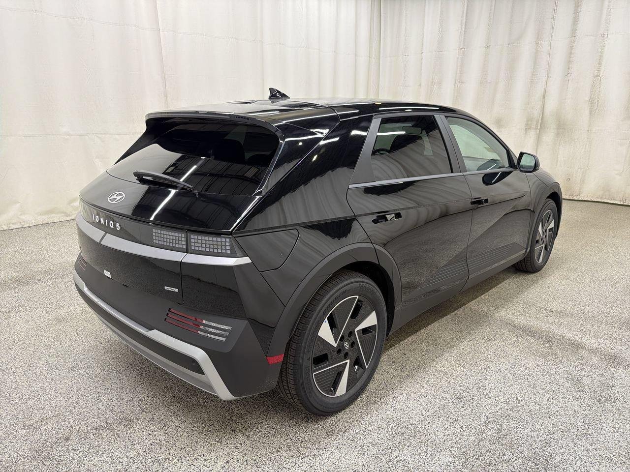 New 2026 Abyss Black Hyundai SEL image 8