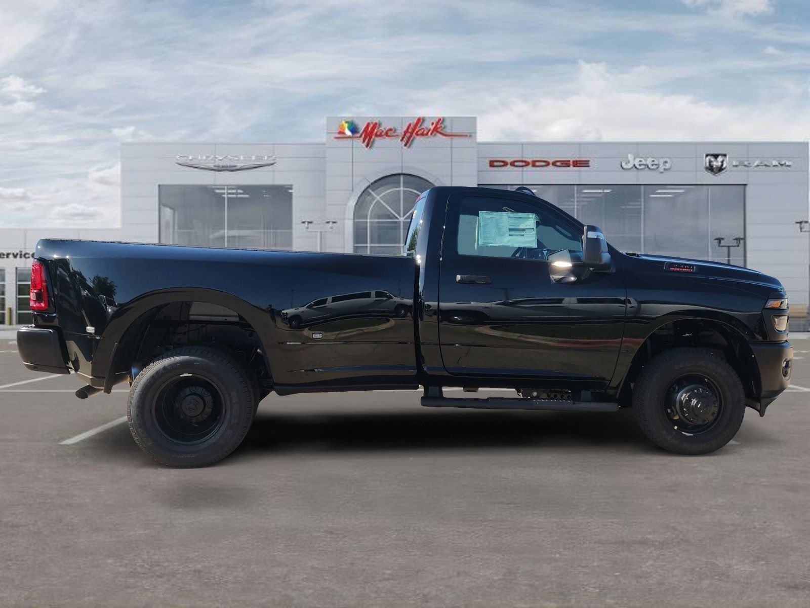 New 2026 Diamond Black Crystal Pearl-Coat Exterior Paint RAM Tradesman image 6
