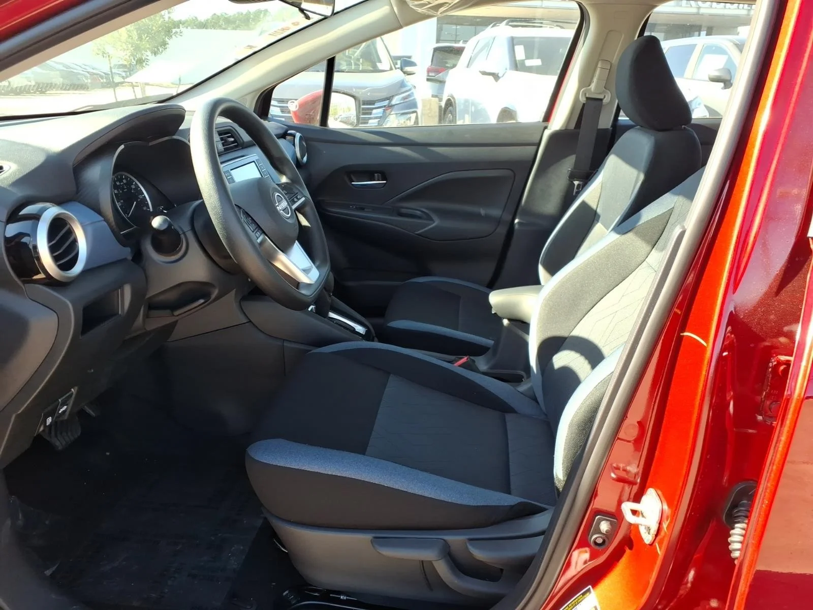 2025 Nissan Versa SV - 10