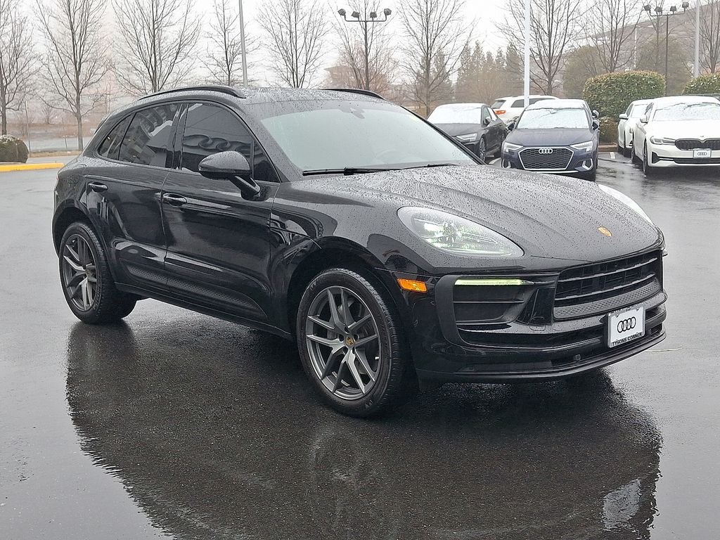 2022 Porsche Macan -'s photo