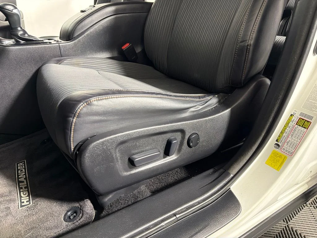 Used 2015 White Toyota LE Plus V6 image 12