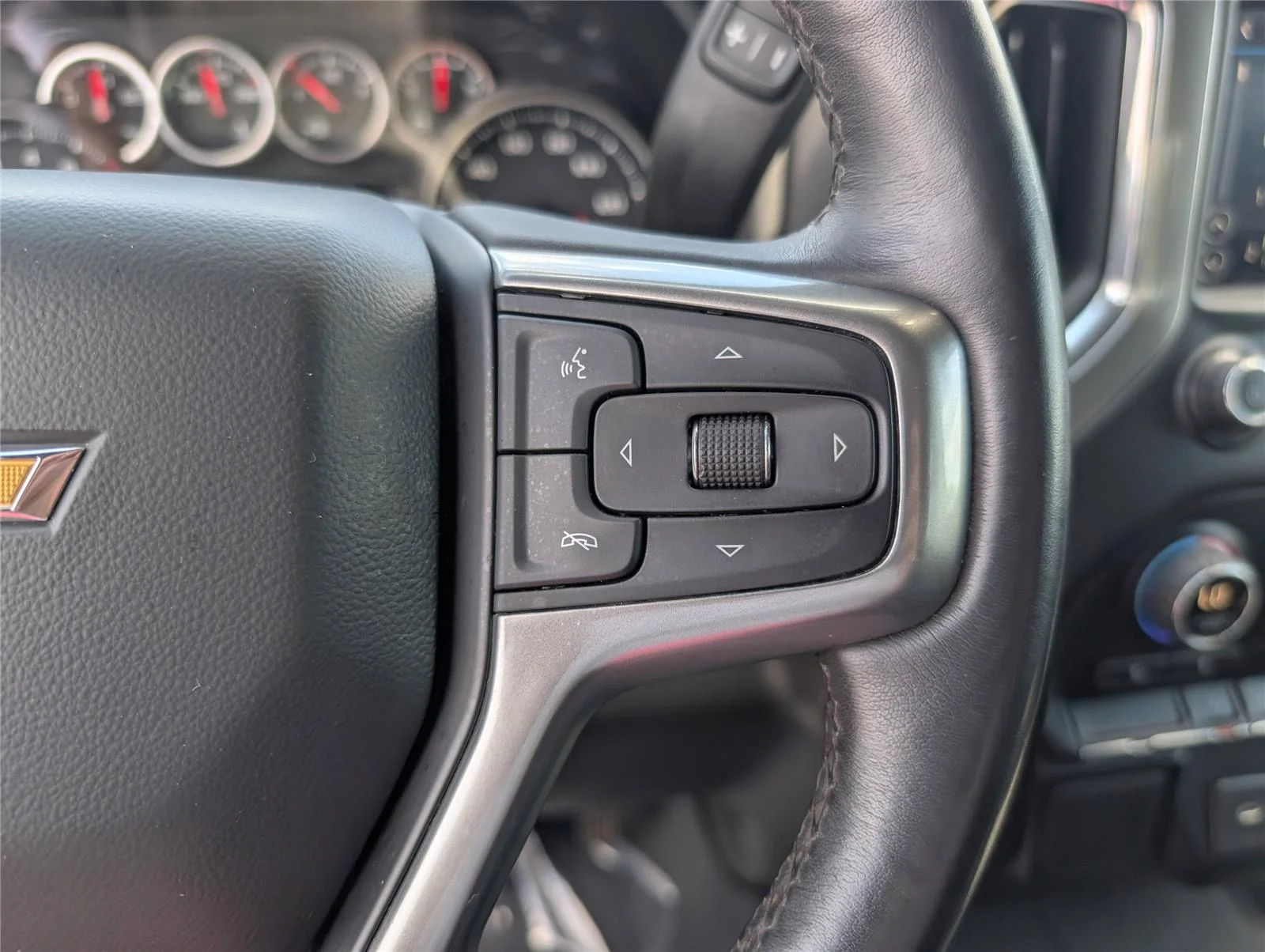 Used 2022 Black Chevrolet LT image 11