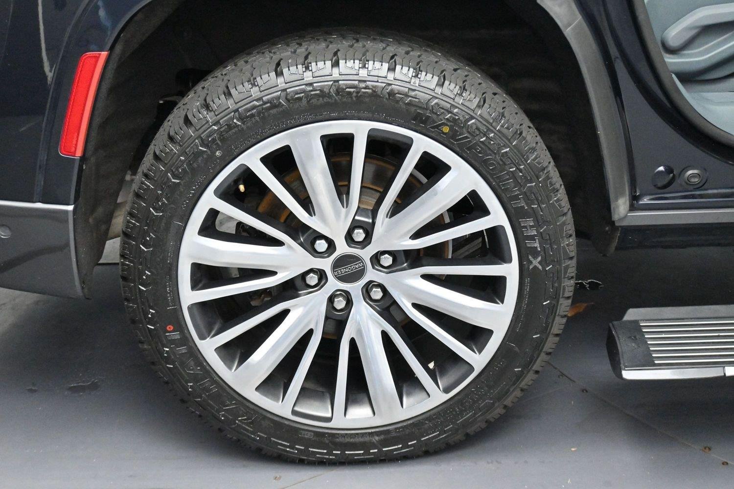 Used 2022 Blue Jeep Series III image 43