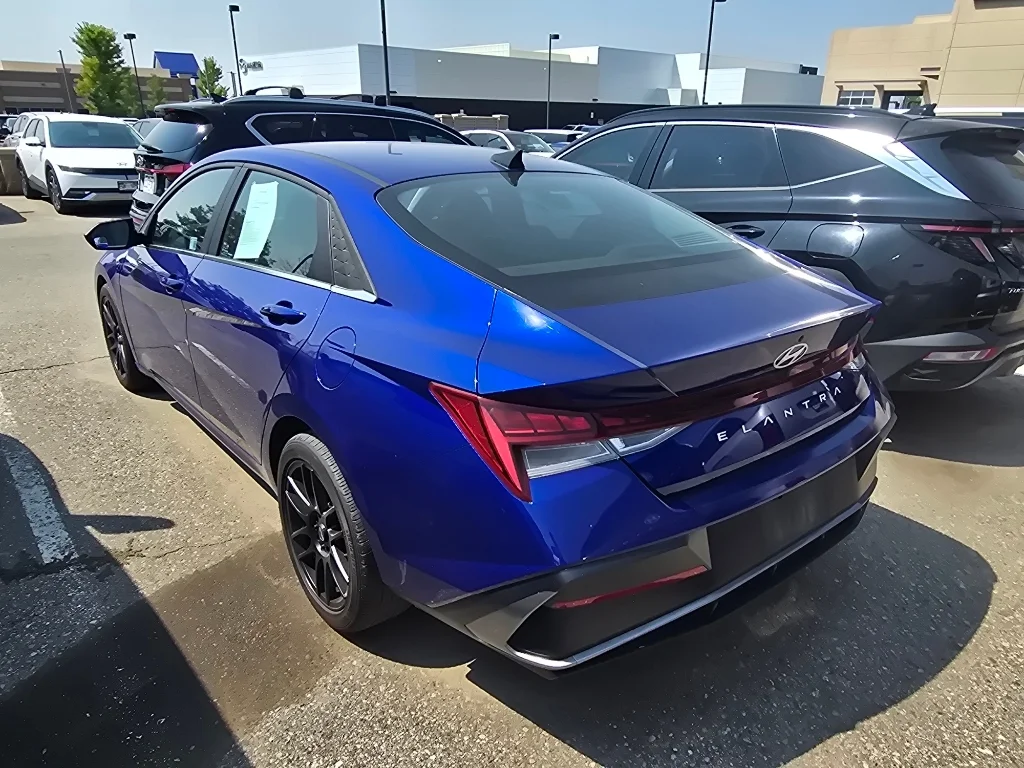 Used 2024 Intense Blue Hyundai SEL image 3