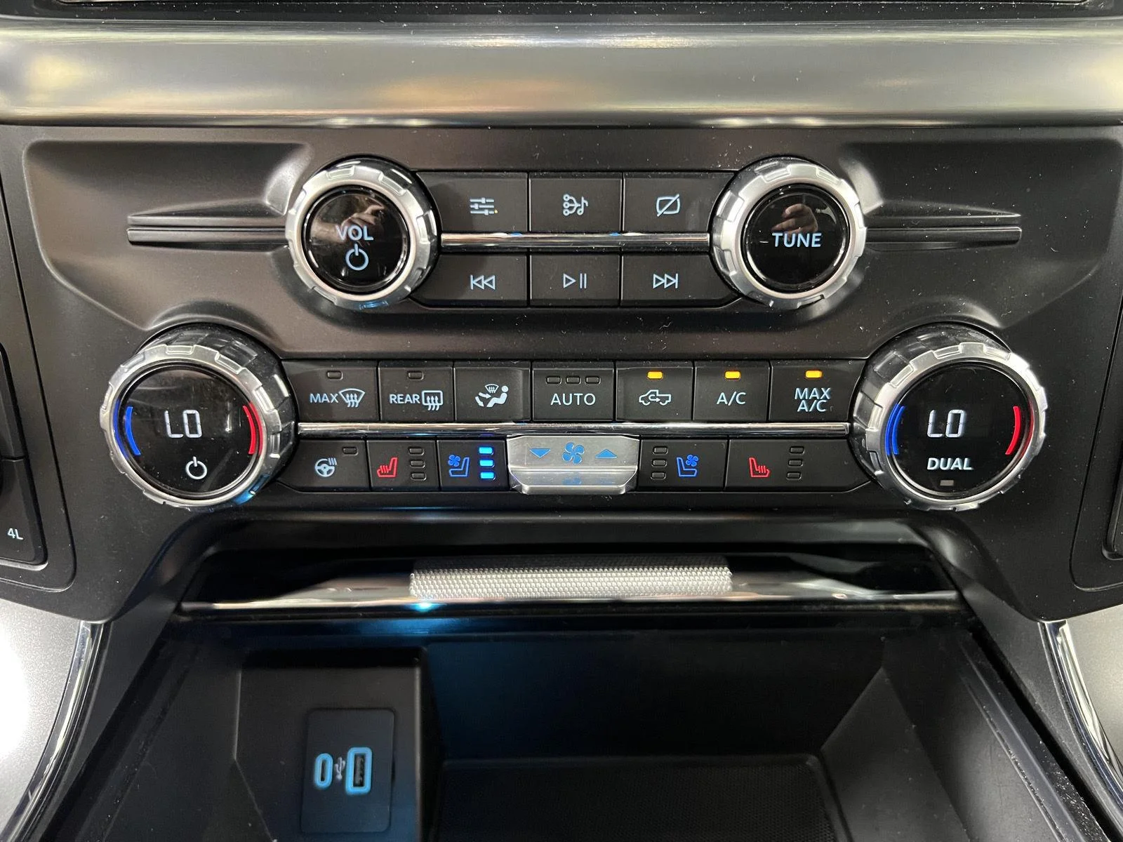 Used 2021 Antimatter Blue Ford LARIAT image 19