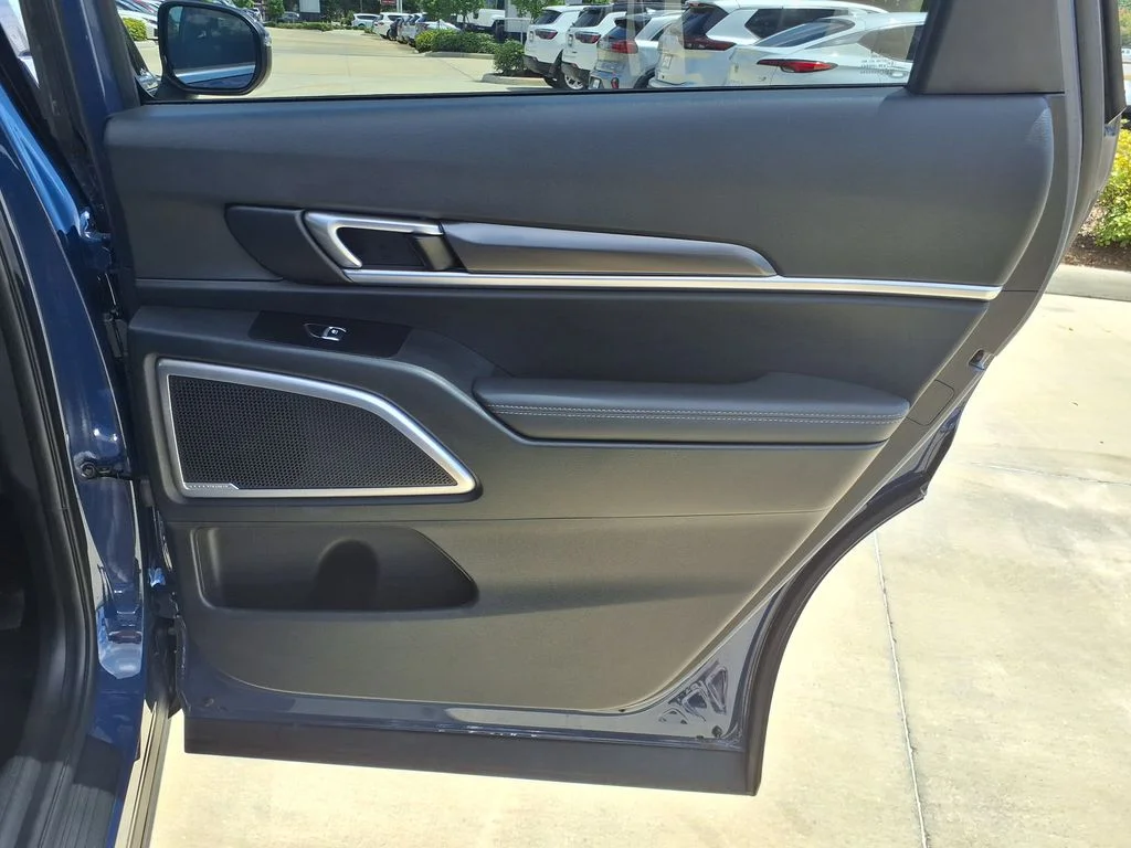 Used 2025 Black Kia S image 22