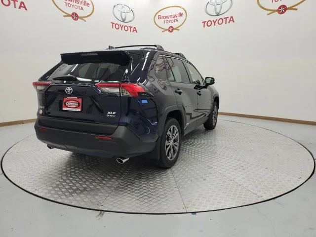 Used 2025  Toyota XLE Premium image 8