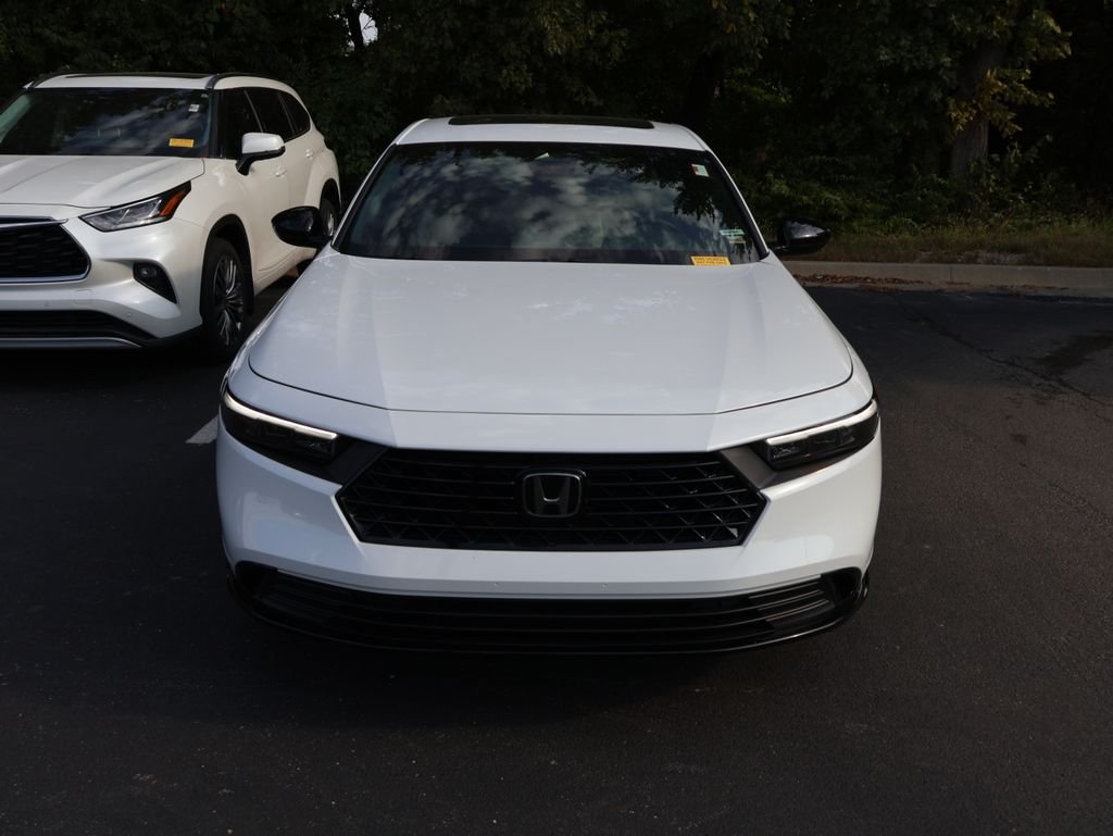 Used 2023  Honda Sport-L image 2