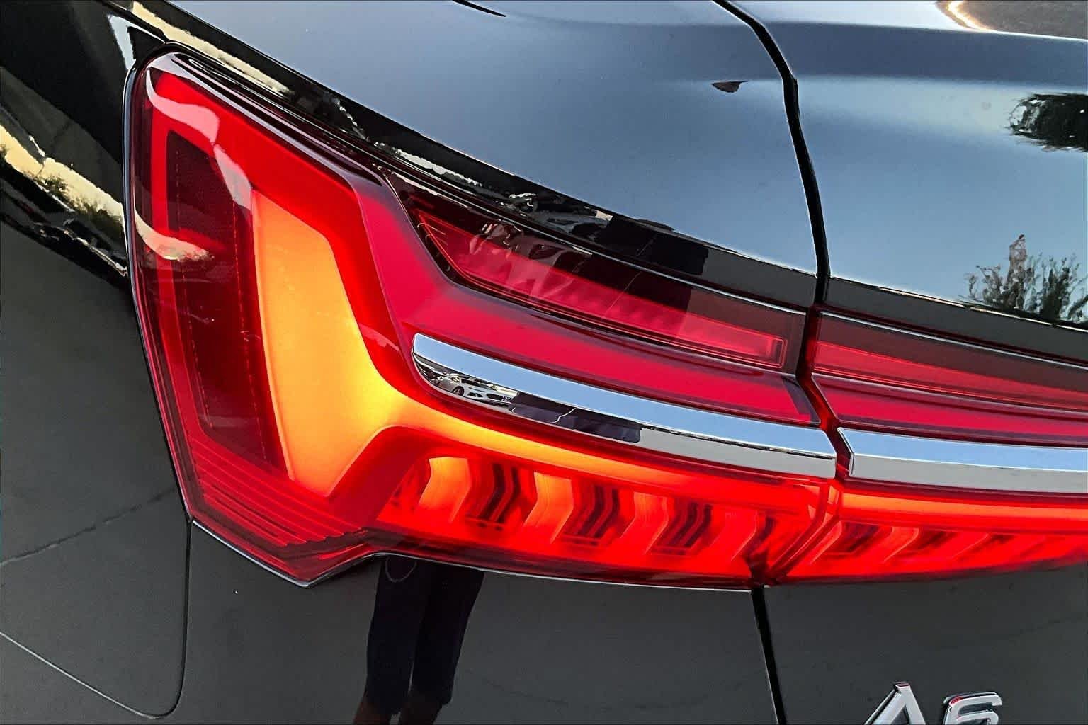 Used 2019 Mythos Black Metallic Audi Premium image 31