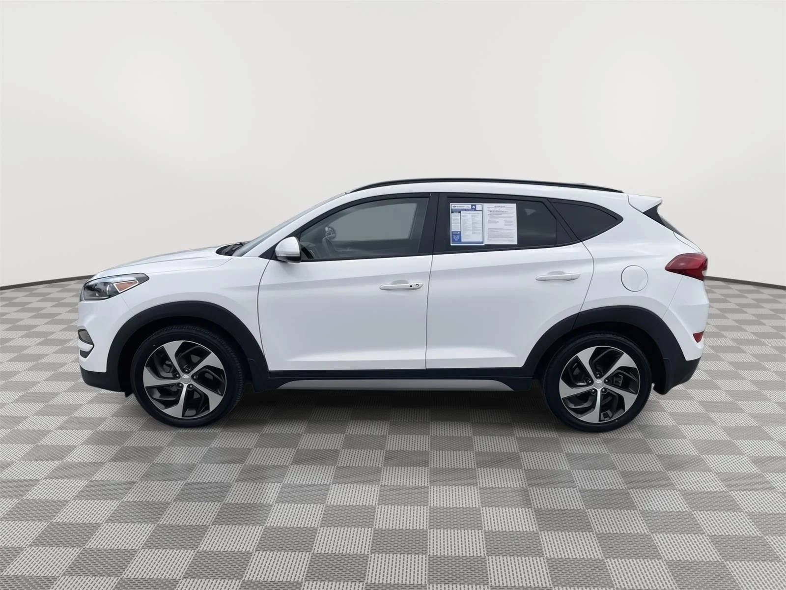 Used 2018 Dazzling White Hyundai Value image 10
