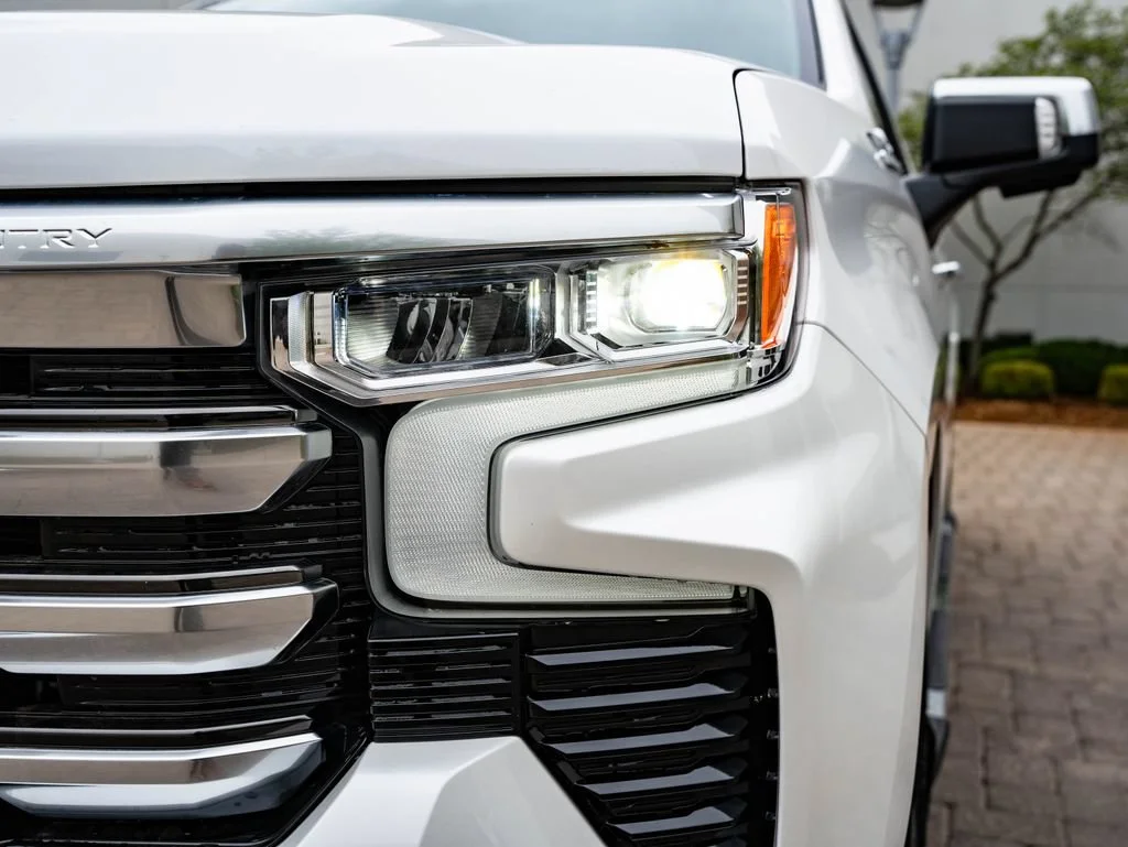 Used 2024 Iridescent Pearl Tricoat Chevrolet High Country image 15