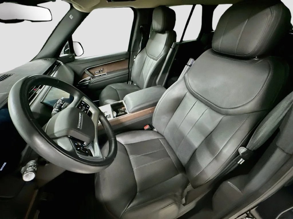 Used 2024 Santorini Black Metallic Land Rover SE image 5