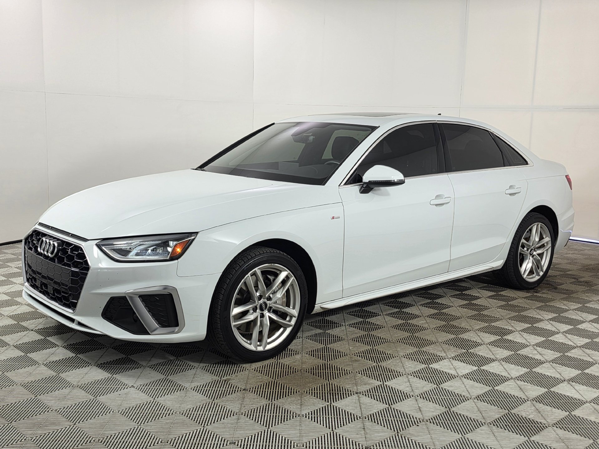 Used 2021 White Audi 45 S line Premium image 3