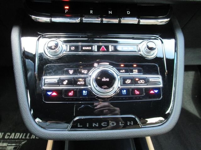 Used 2021 Red Lincoln Reserve image 25