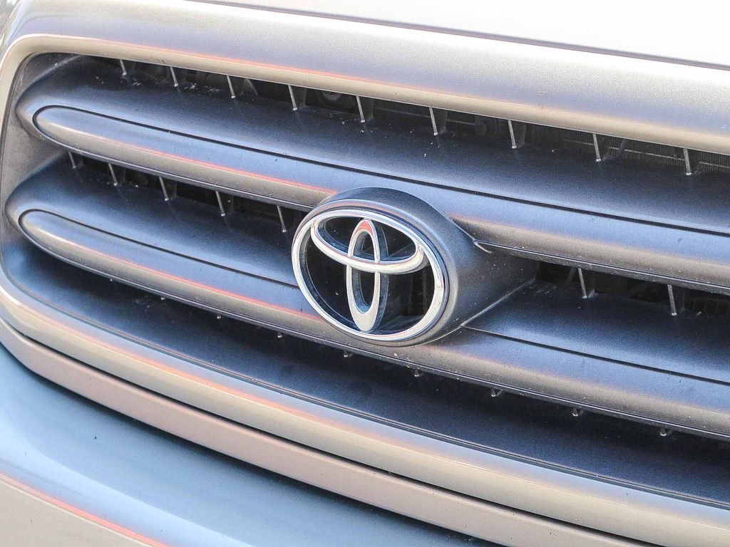 Used 2004 Gold Toyota SR5 image 5