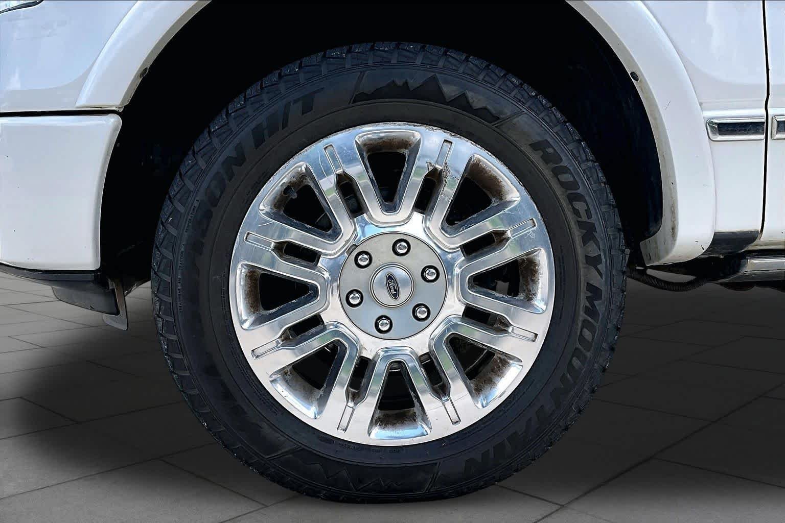 Used 2014 White Platinum Metallic Tri-Coat Ford Platinum image 10