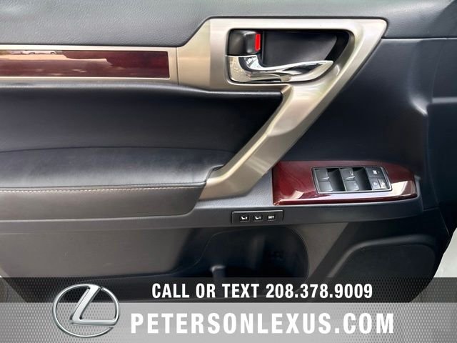Used 2017  Lexus Luxury image 25